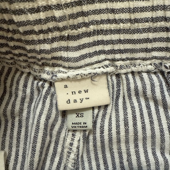A New Day Linen-Blend Striped Paperbag Shorts – XS - Picture 6 of 8